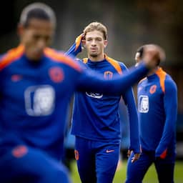 nu+-|-valente-leeft-zijn-droom-bij-oranje:-‘nooit-mijn-vader-zo-trots-gezien’