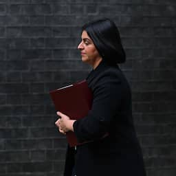 vk-scherpt-asielbeleid-flink-aan:-kortere-asielstatus-en-steun-onder-voorwaarden