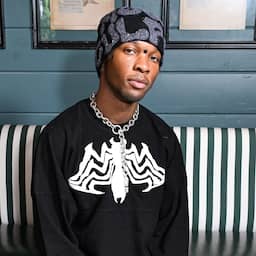 zanger-d4vd-aangemerkt-als-verdachte-na-vondst-dood-meisje-in-kofferbak